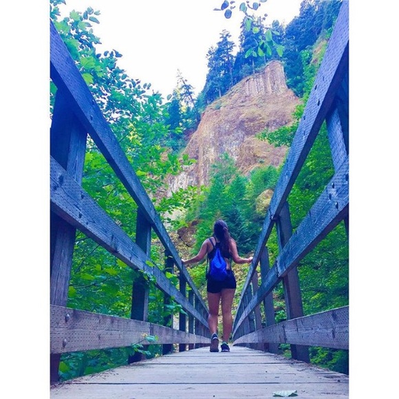 Welcome! Please read for info about my closet 🐝 - Picture 4 of 6